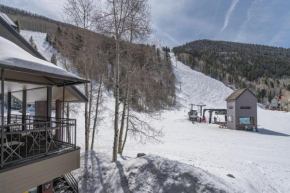Cimarron Lodge 7 by AvantStay Ski-InSki-Out Property in Complex w Two Hot Tubs Telluride